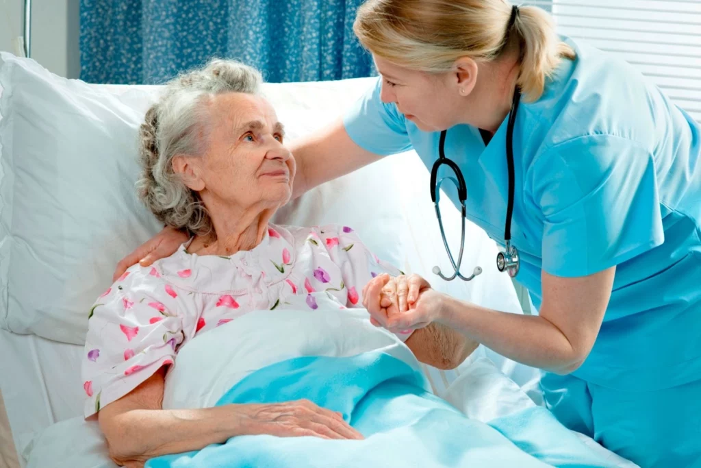 Уход за лежачими больными, как избежать инфекций пролежней- Фото 1